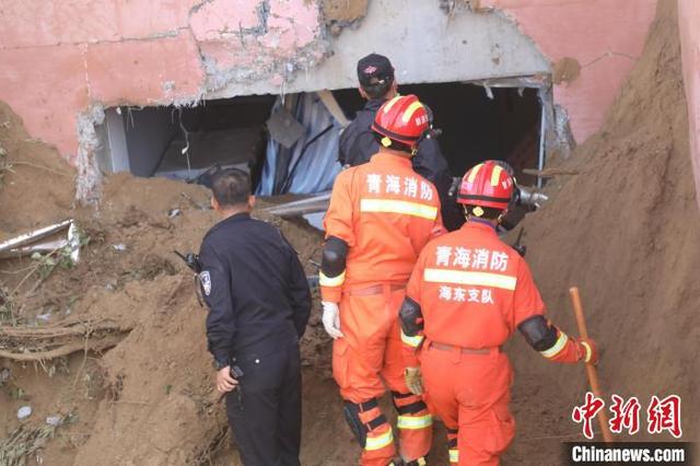 【中國新聞網(wǎng)】青海互助發(fā)生山體滑坡致11人被困 公安消防緊急救援