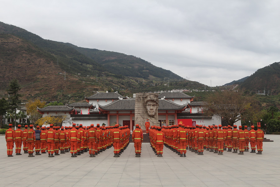 四川省森林消防總隊(duì)用好“三個(gè)注重”強(qiáng)力推動(dòng)主題教育在滅火作戰(zhàn)一線(xiàn)深化